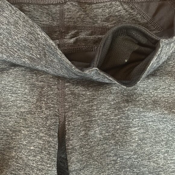 X XERSION LEGGINGS ACTIVE WEAR GRAY AND BLACK IN SIZE MEDIUM - Picture 4 of 6